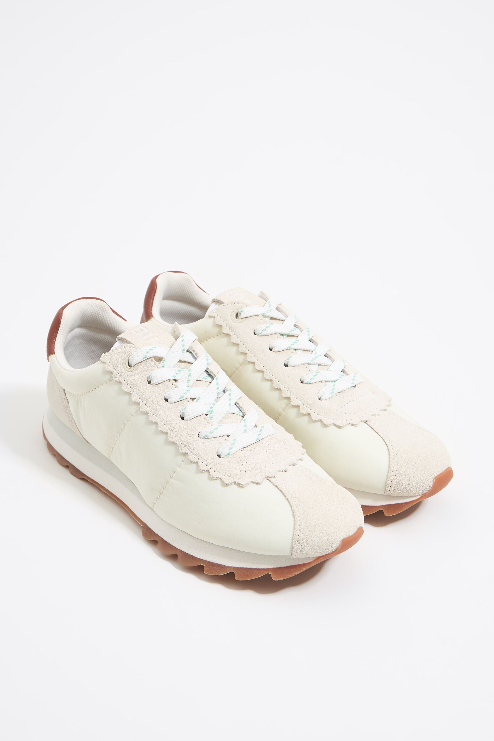 White 13 18 retro sneaker