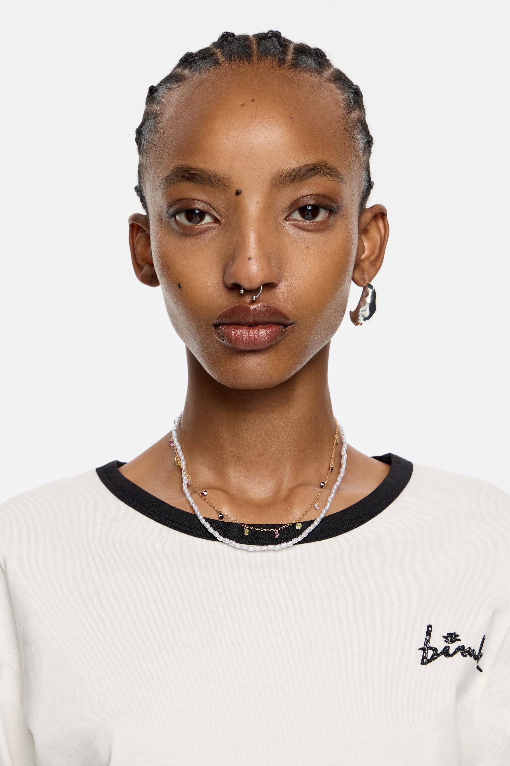 Pearls and crystals logo heart necklace
