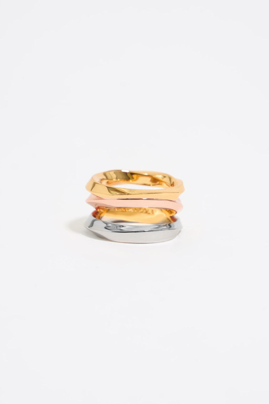 Multicolor textured crossed ring