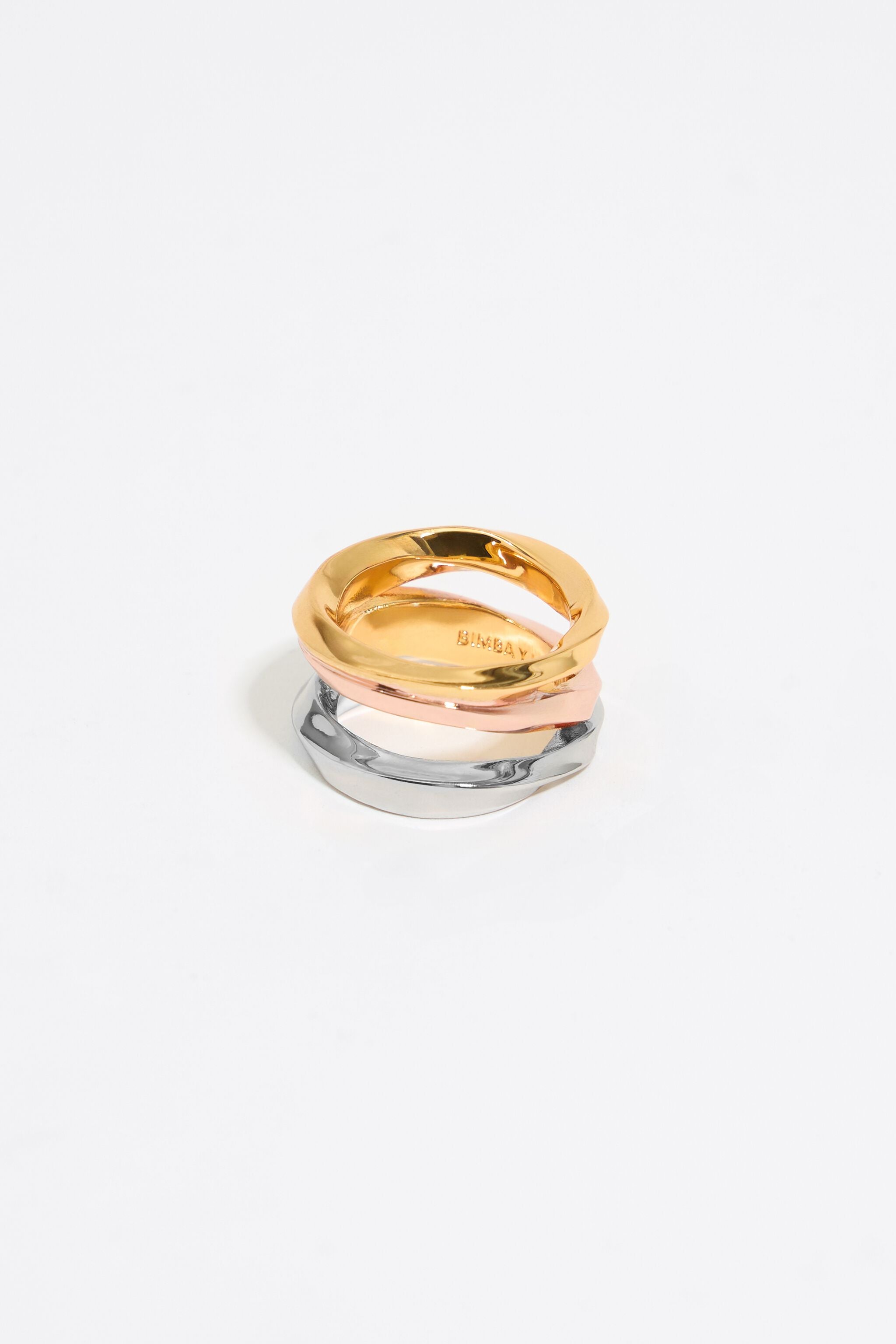Multicolor textured crossed ring