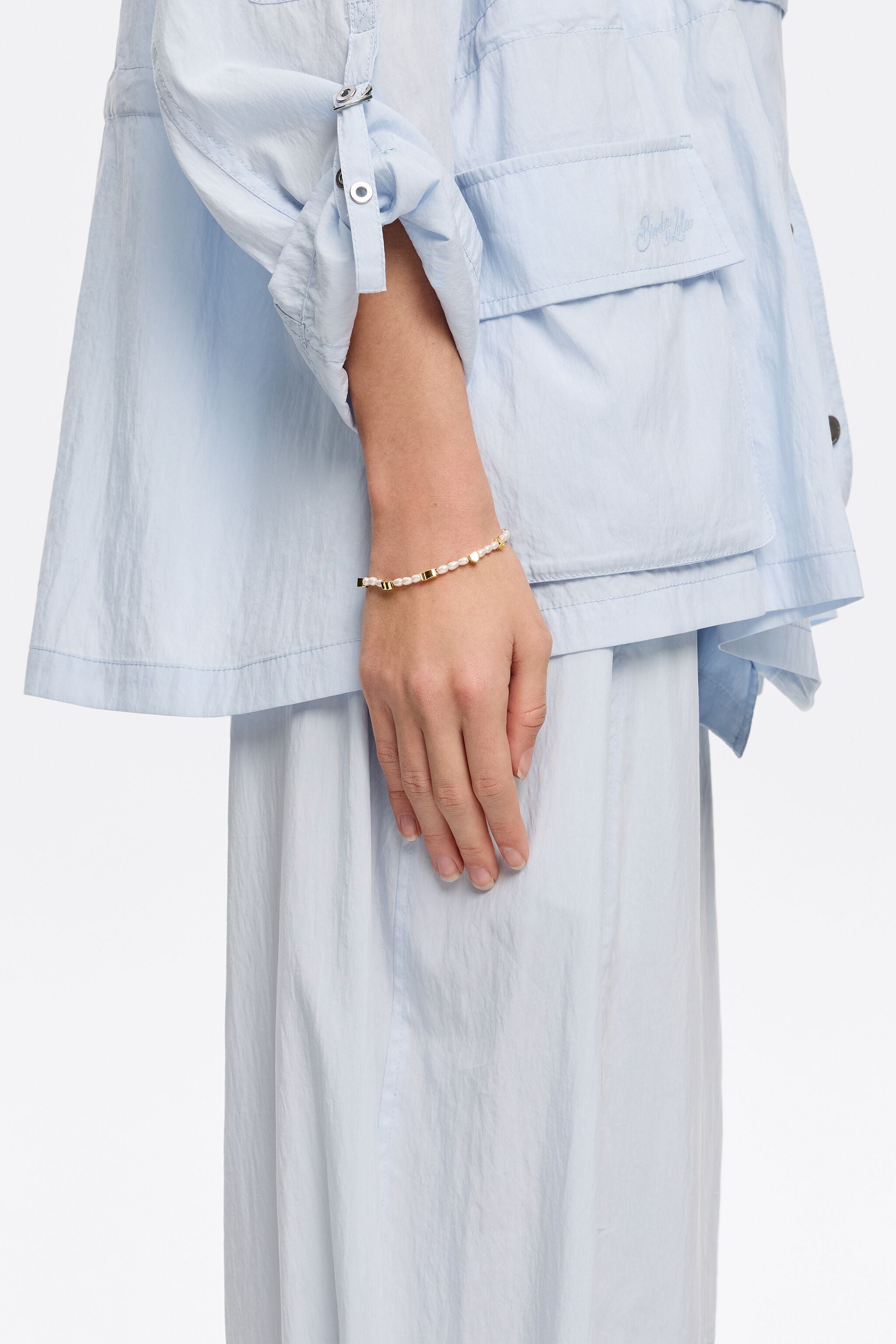 Gold marine motifs and pearl bracelet