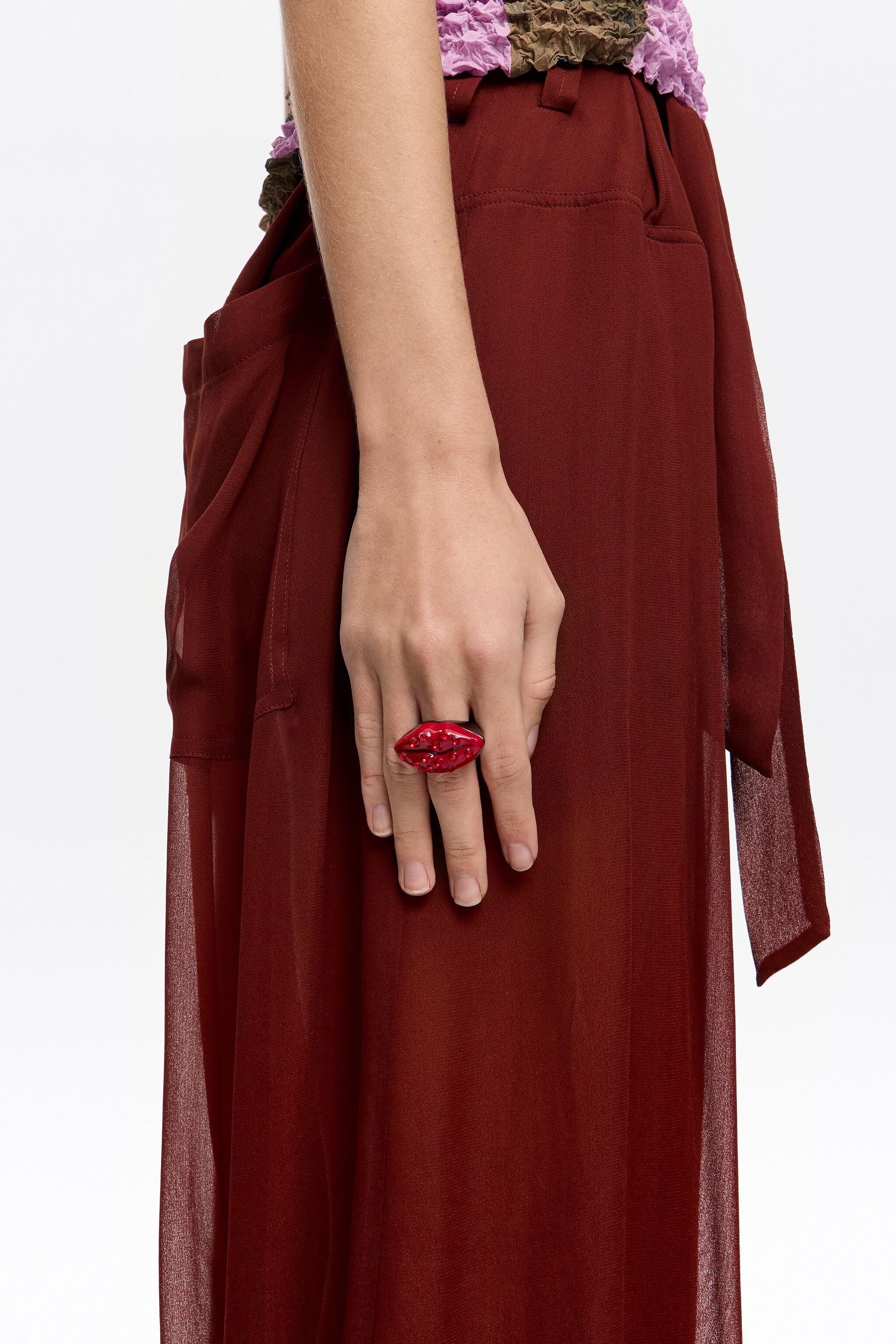 Red lips ring