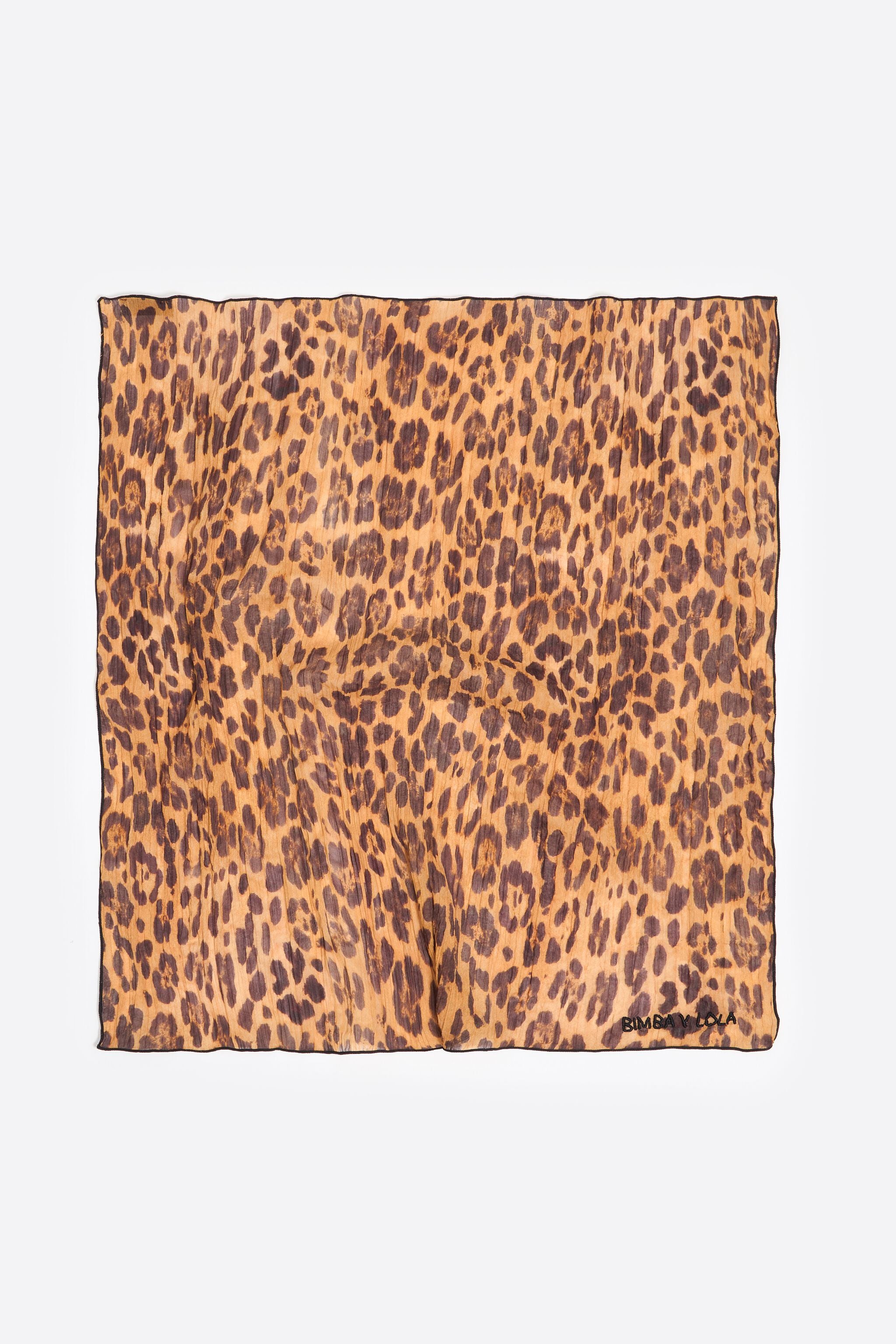 Charm natural leopard scarf