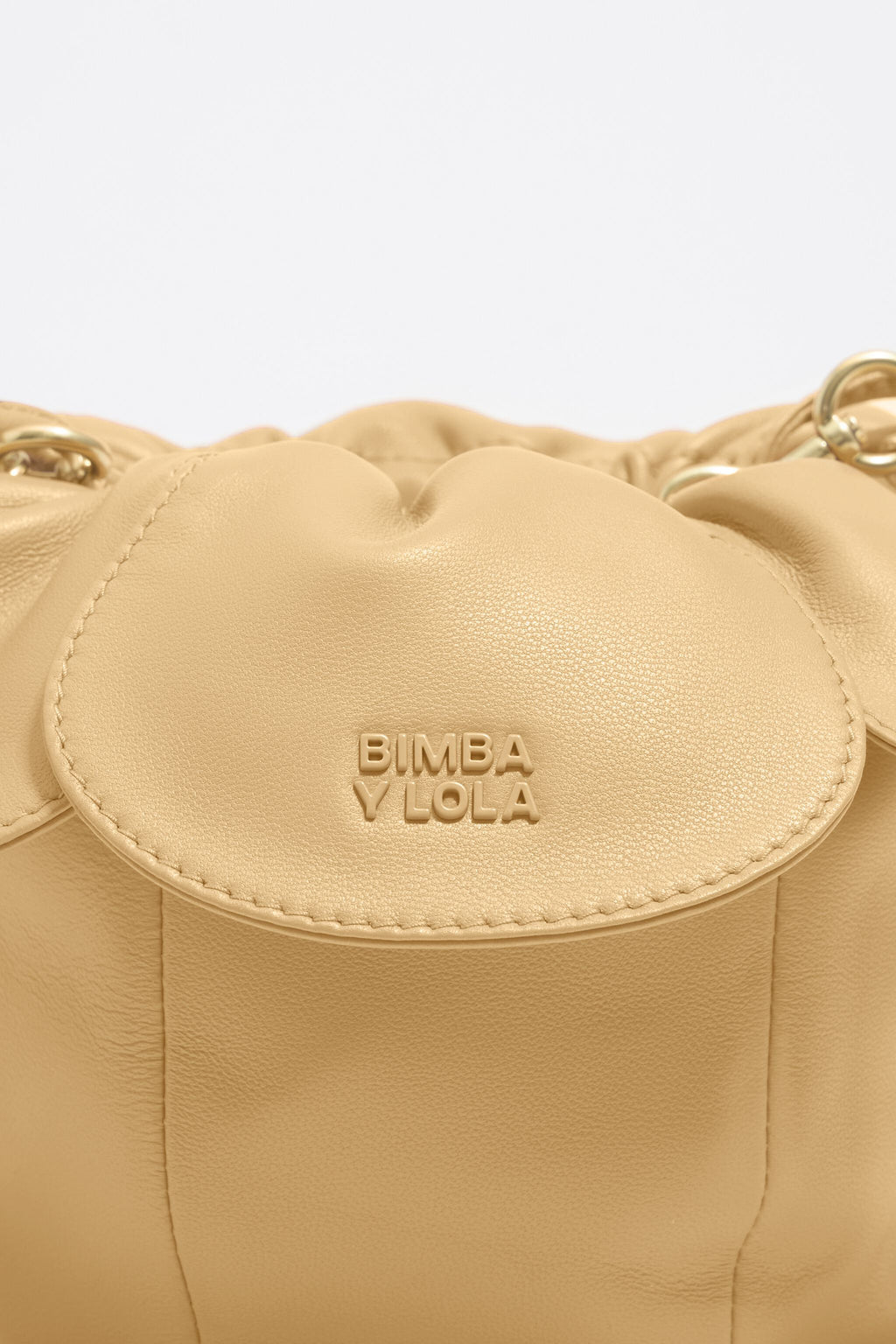 Vanilla leather Pétalo bag