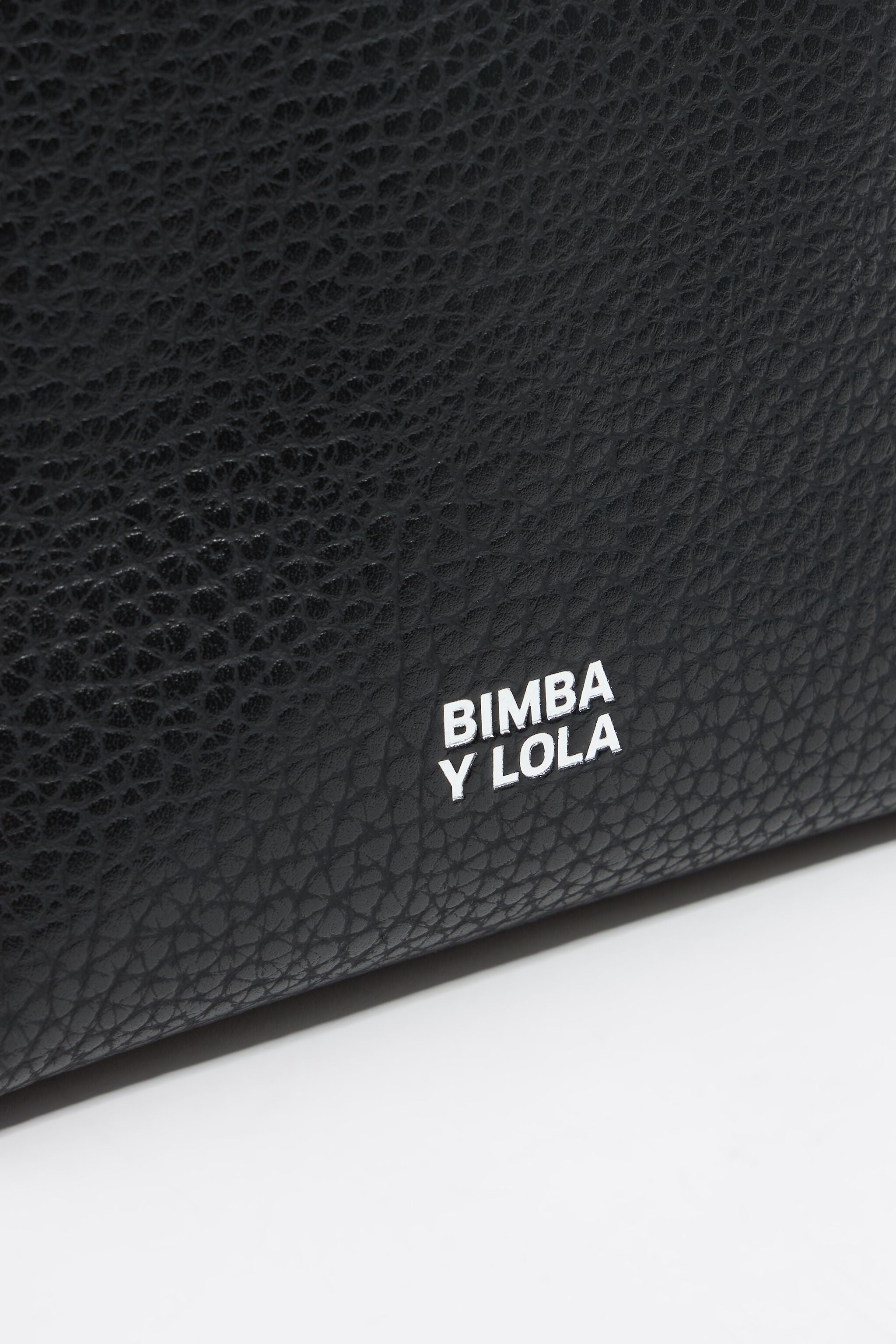 Medium black leather bag