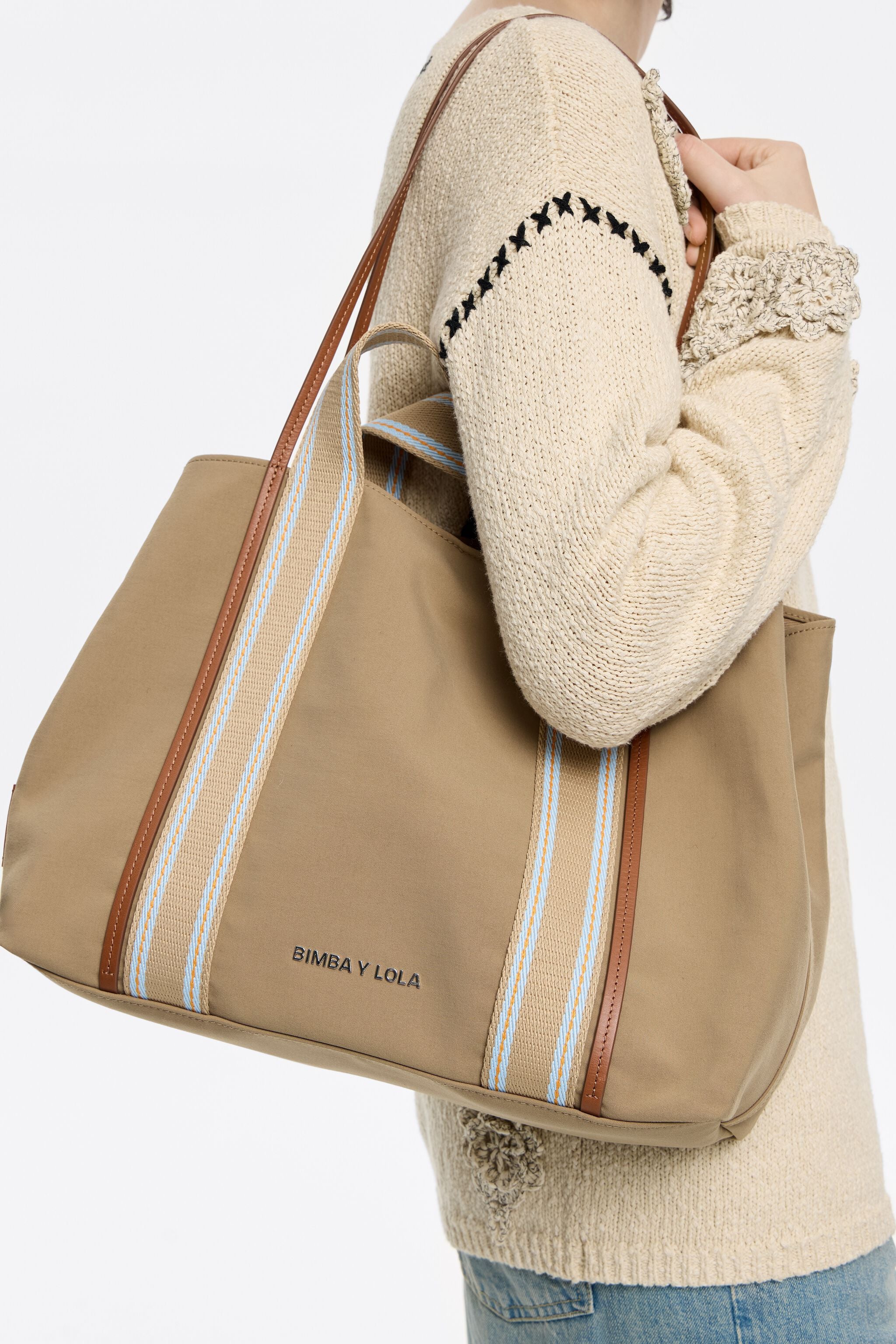 Large camel gabardine Chihuahua shopper bag