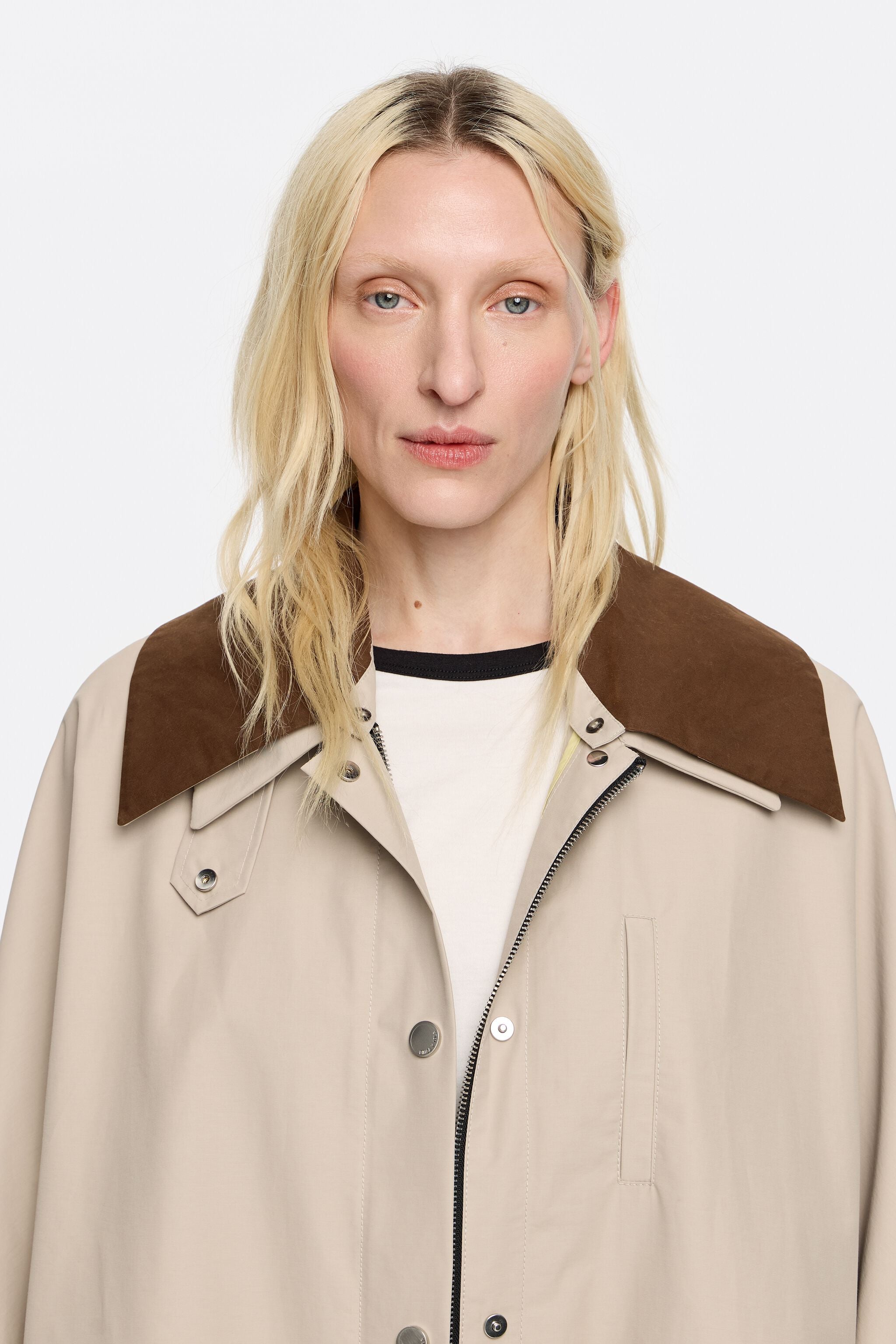 Stone detachable collar cape