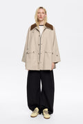 Stone detachable collar cape