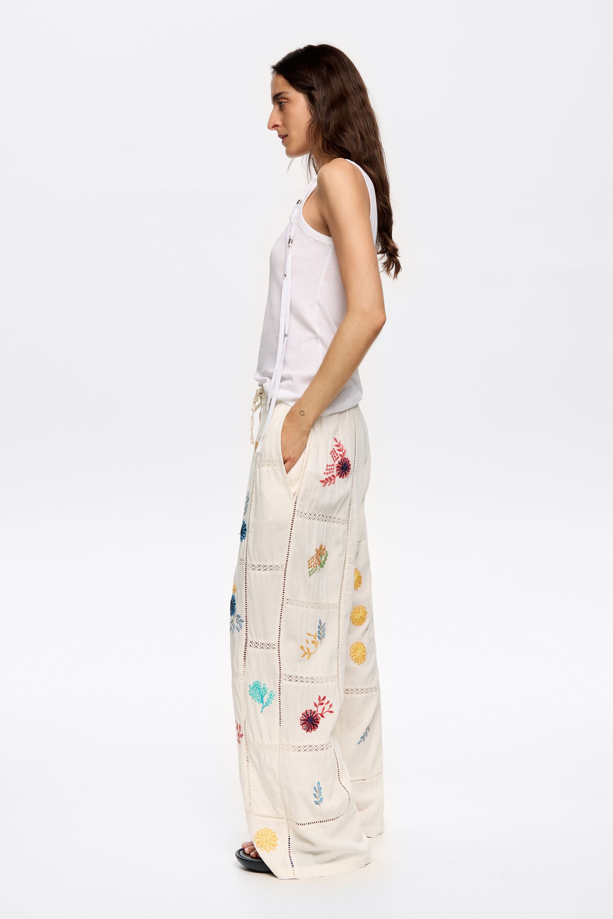 Cream jogger trousers with multicolor embroidery