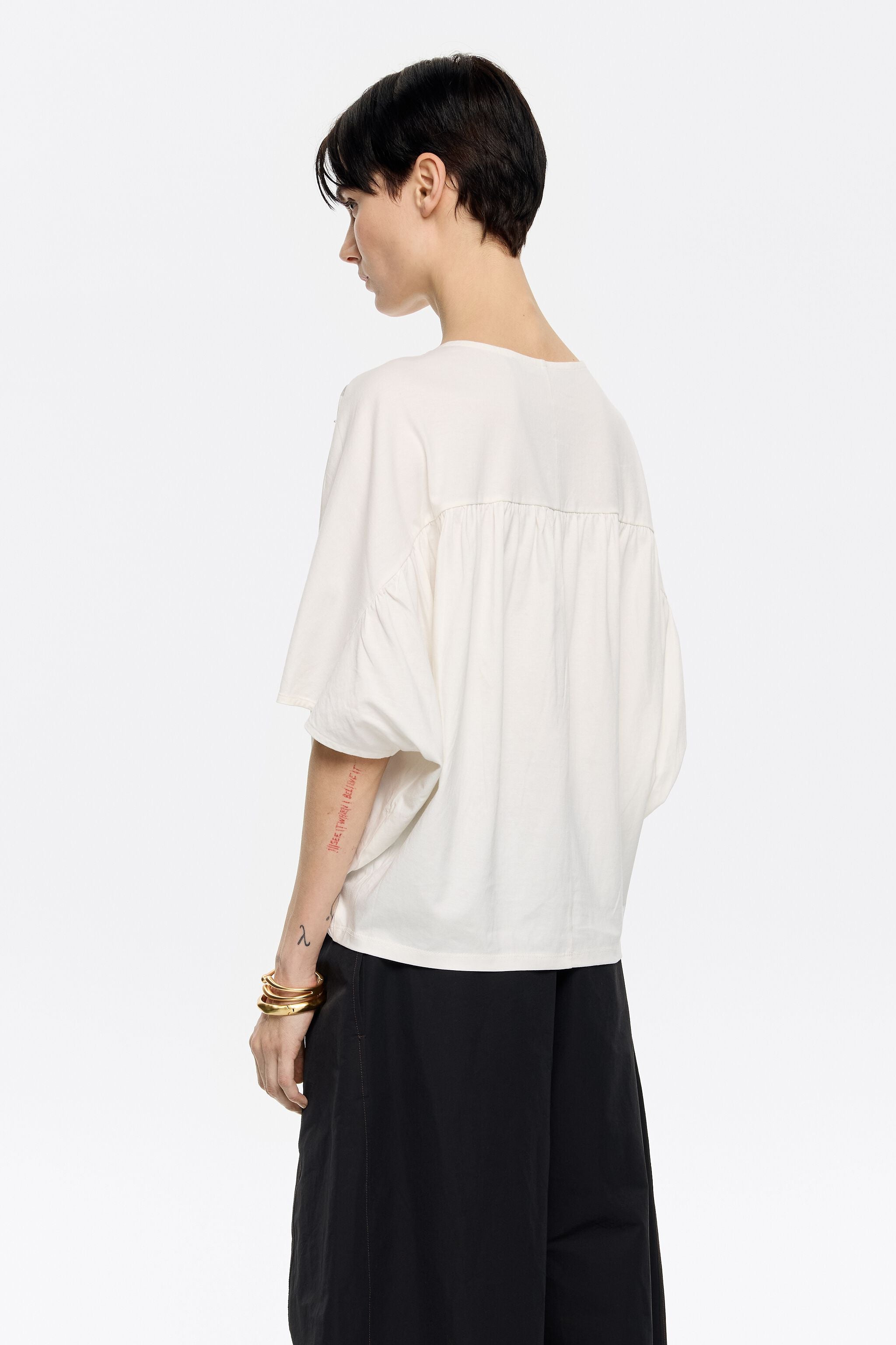 Ivory cape T-shirt with beads