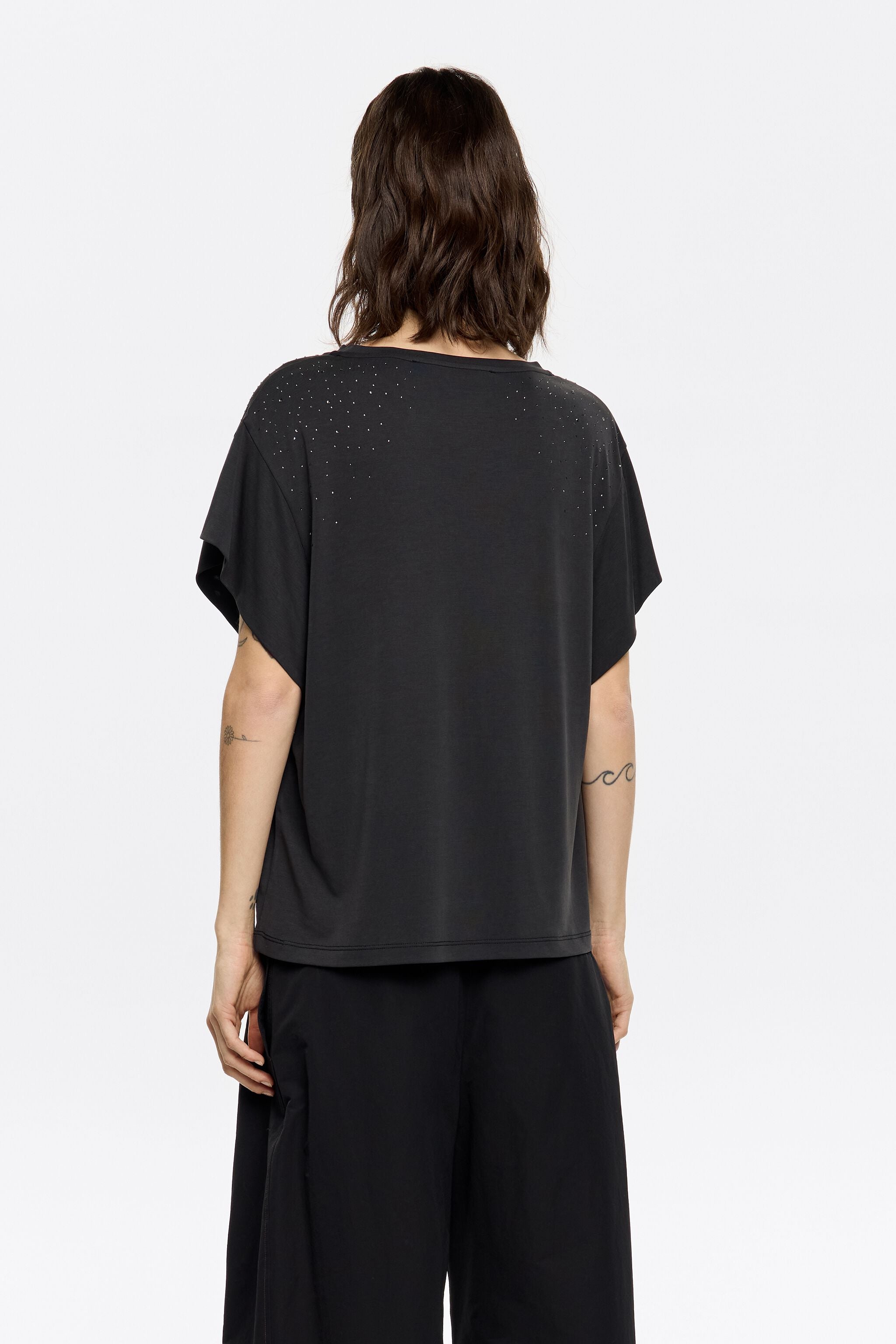 Black rhinestones fluid T-shirt