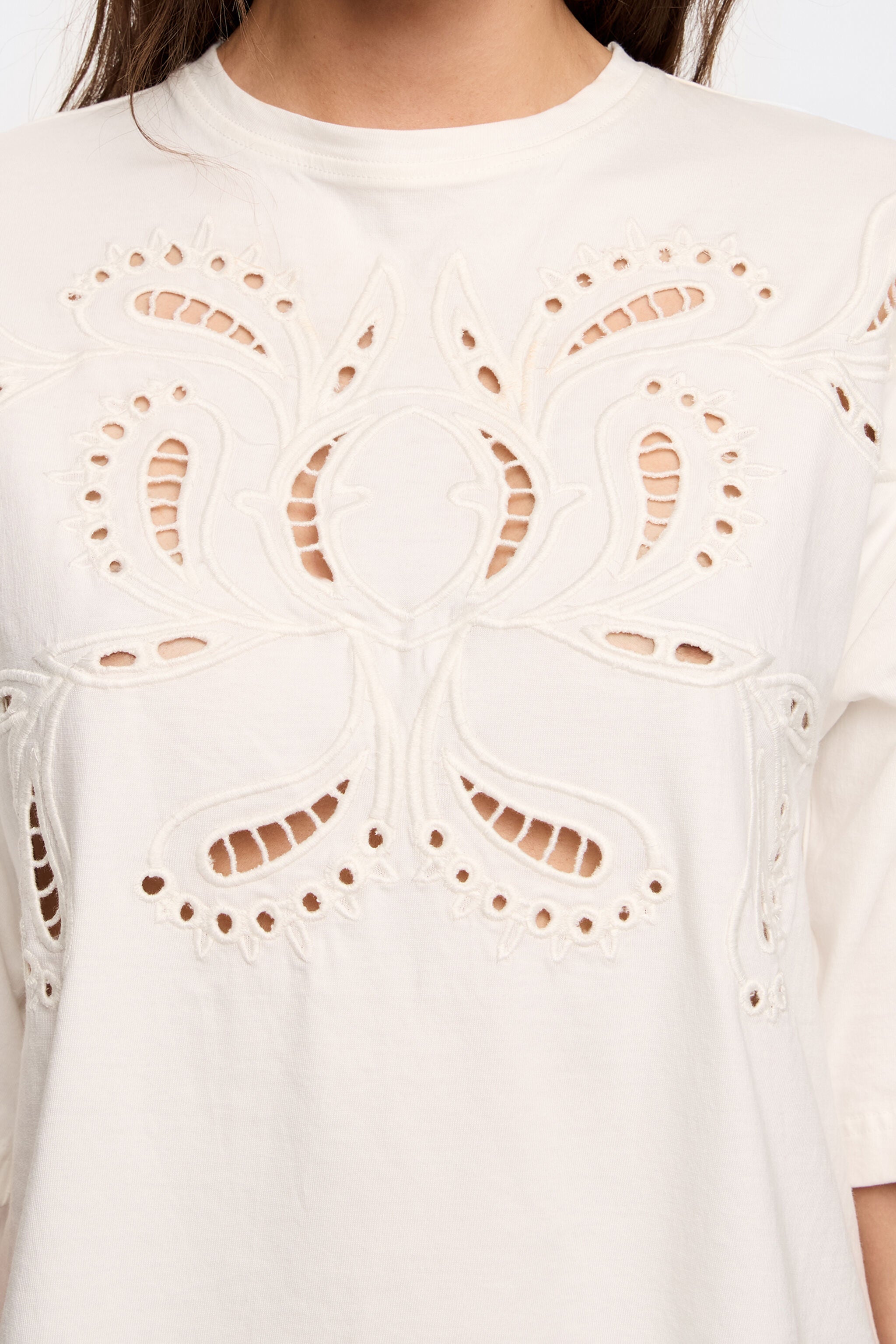 Ecru embroidered T-shirt