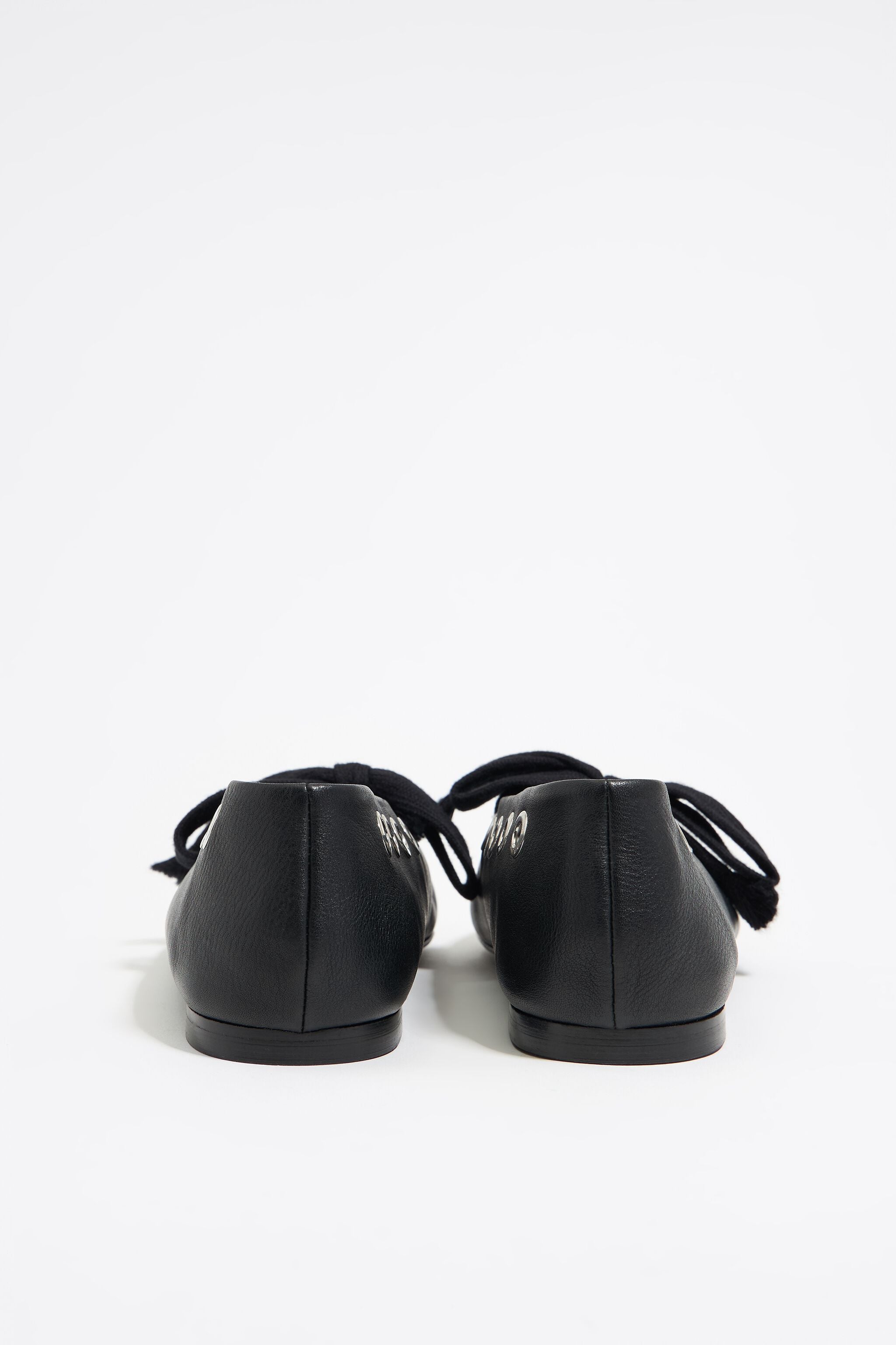 Black leather lace-up ballerina