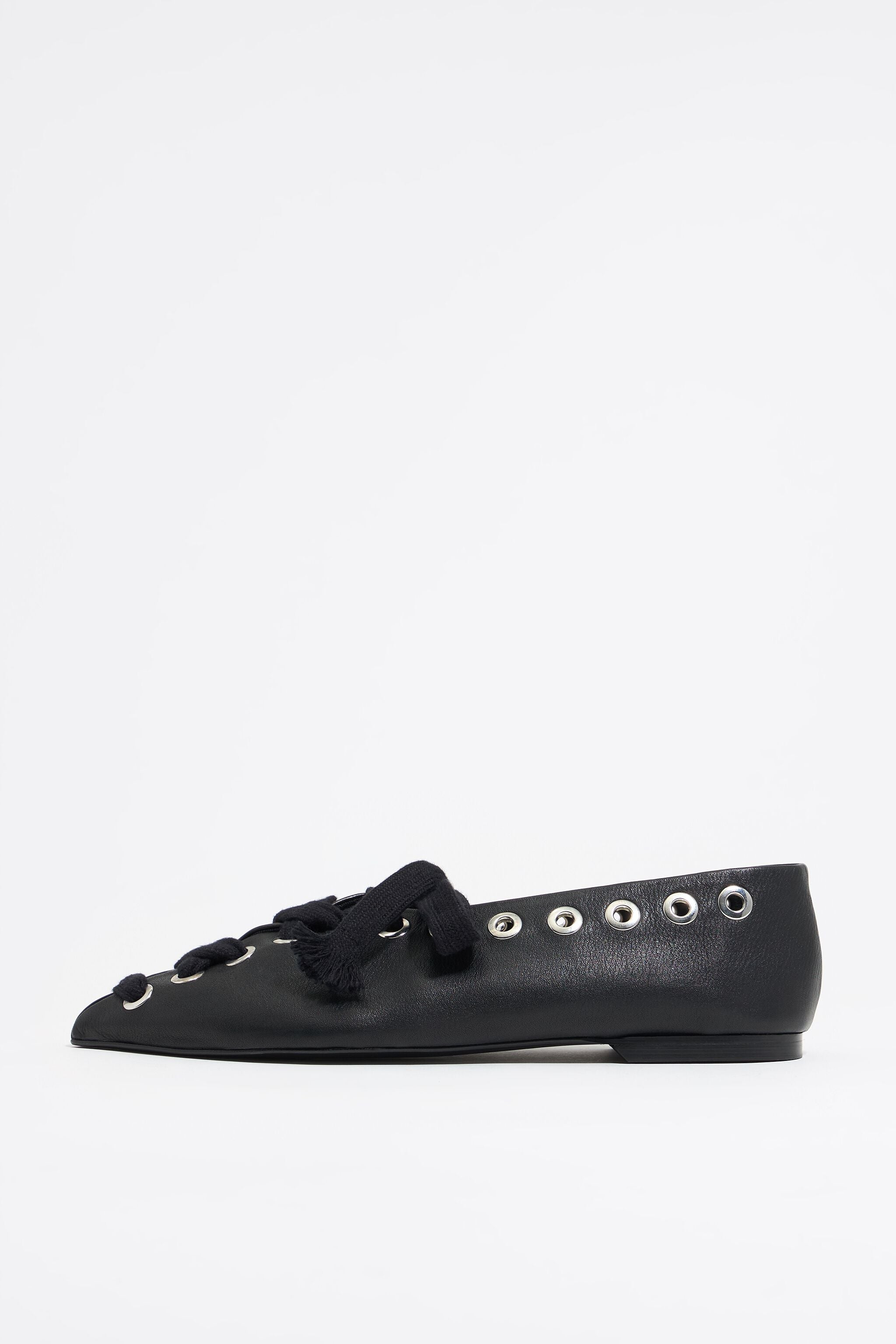 Black leather lace-up ballerina