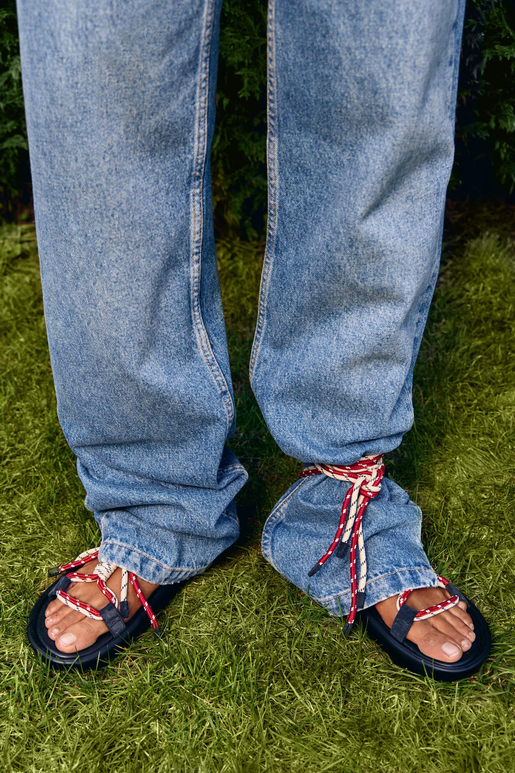 Boat sandal with nautical color ropes