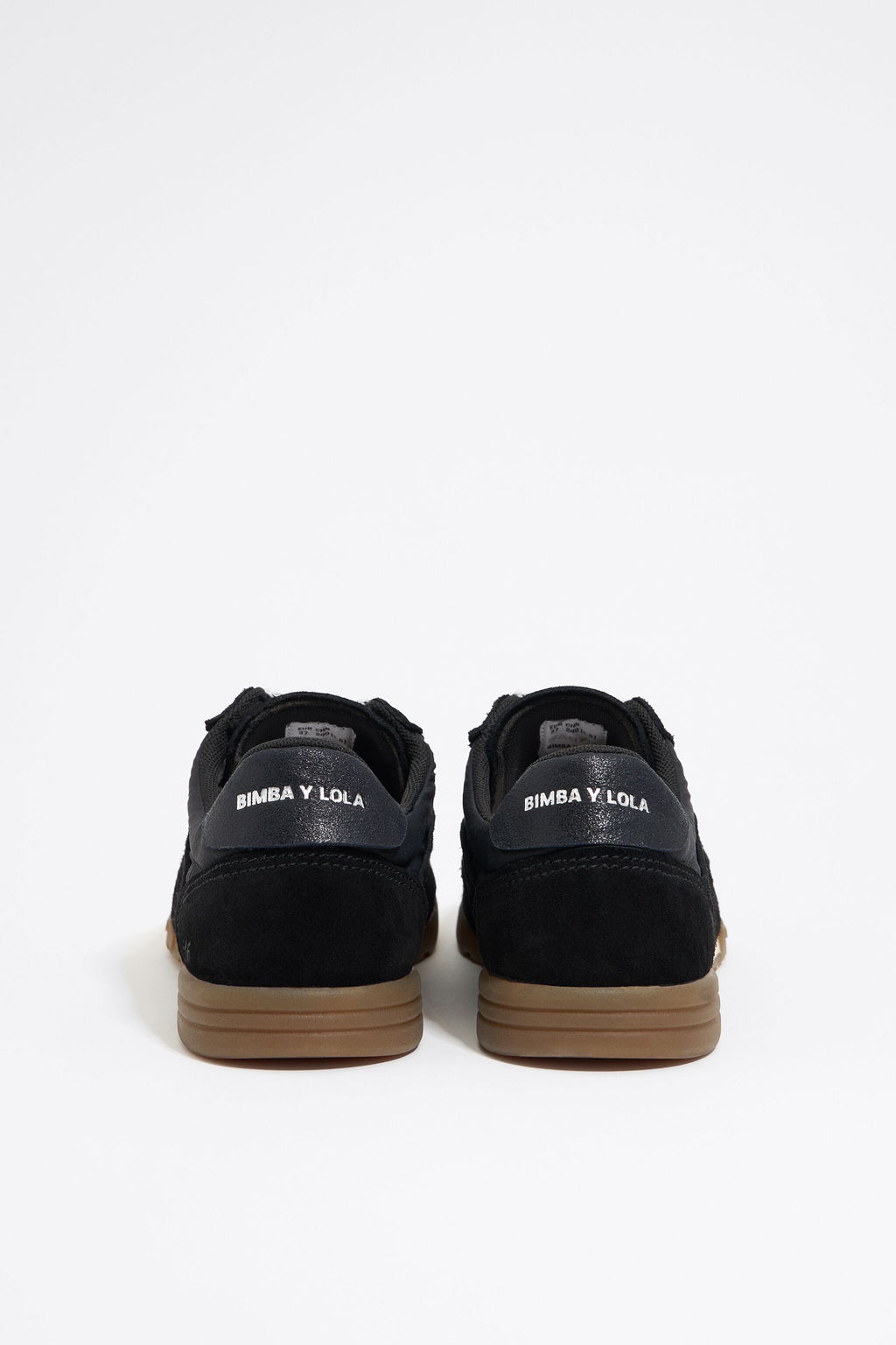 Black 13 16 Indoor sneaker