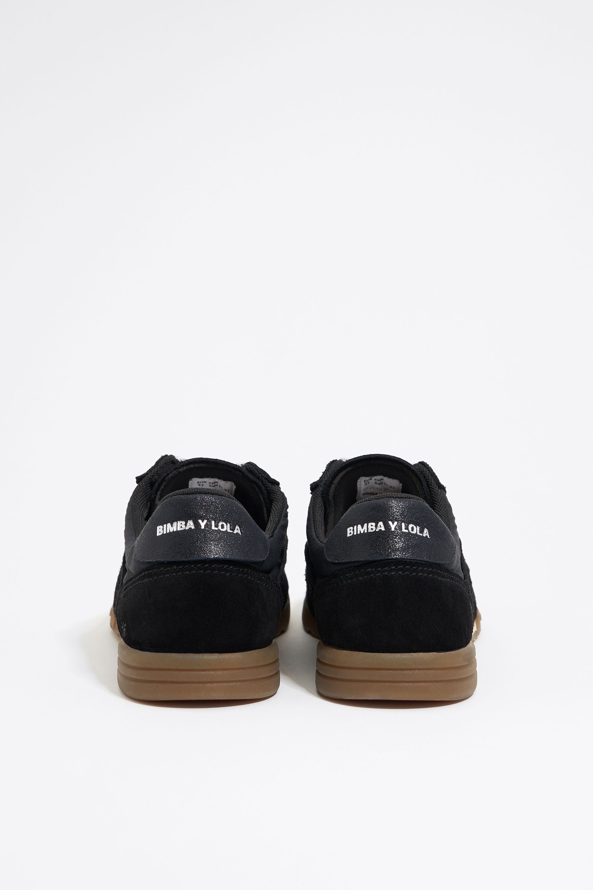 Black 13 16 Indoor sneaker