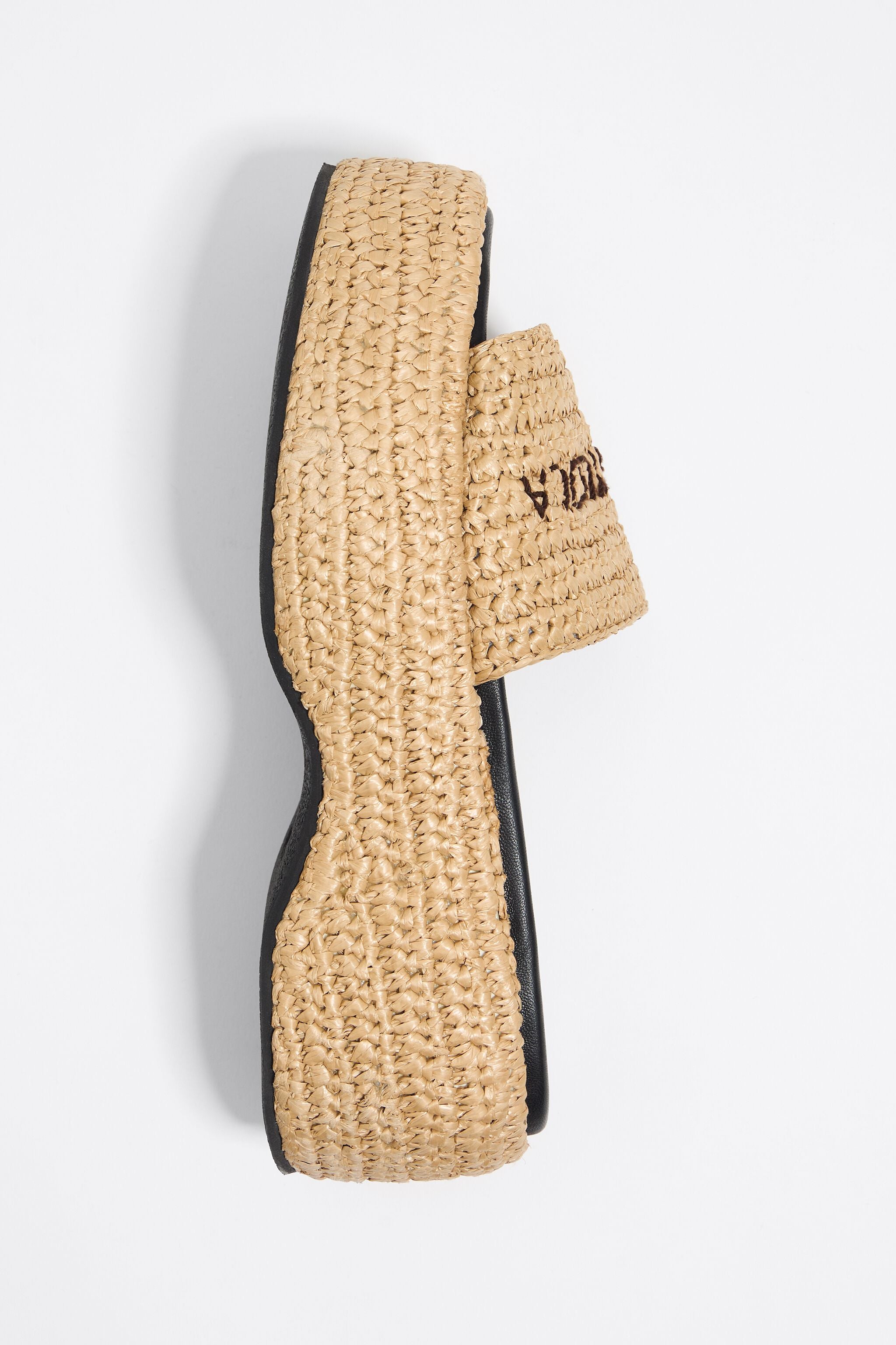 Beige raffia platform sandal