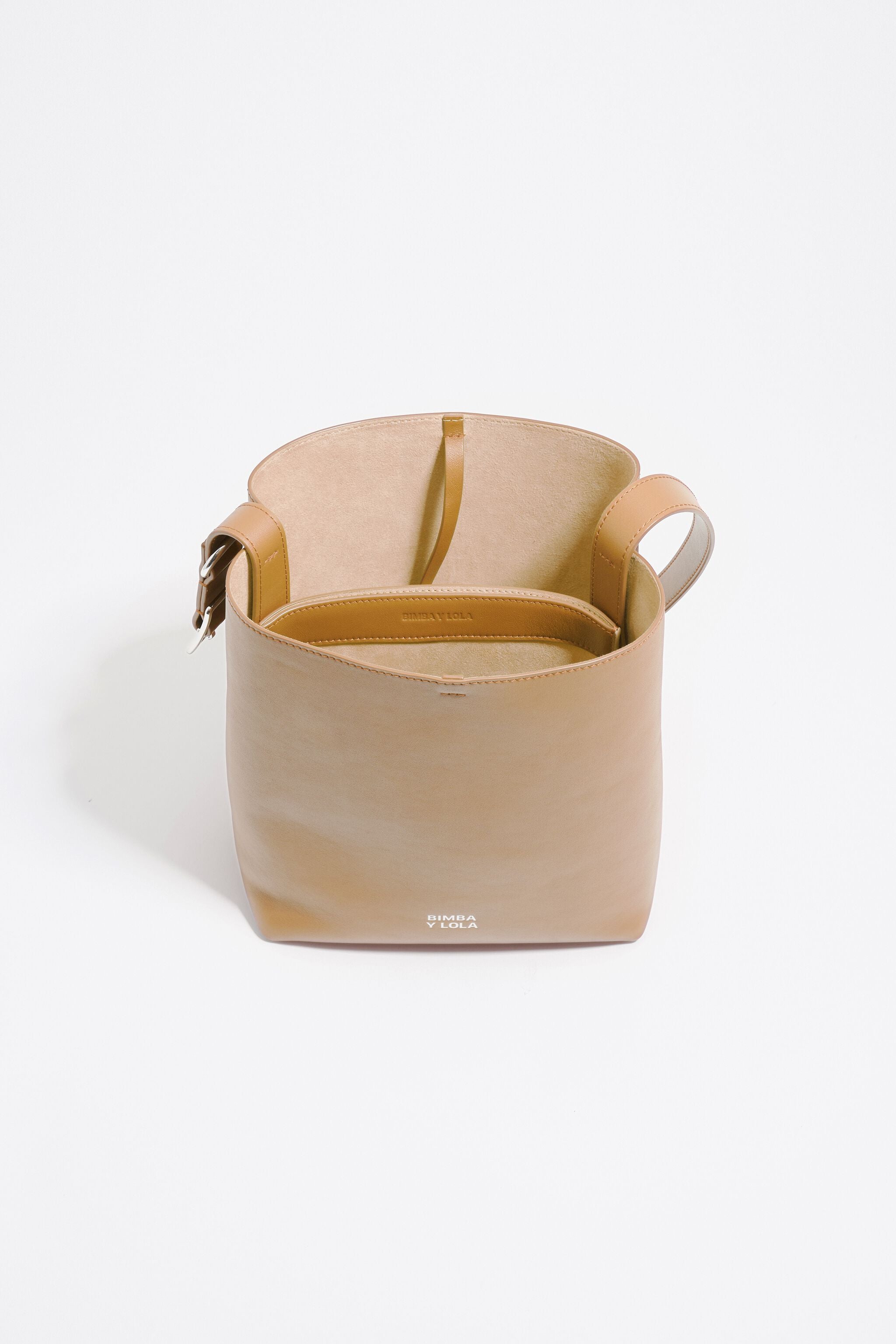 Medium desert leather Carlino bag