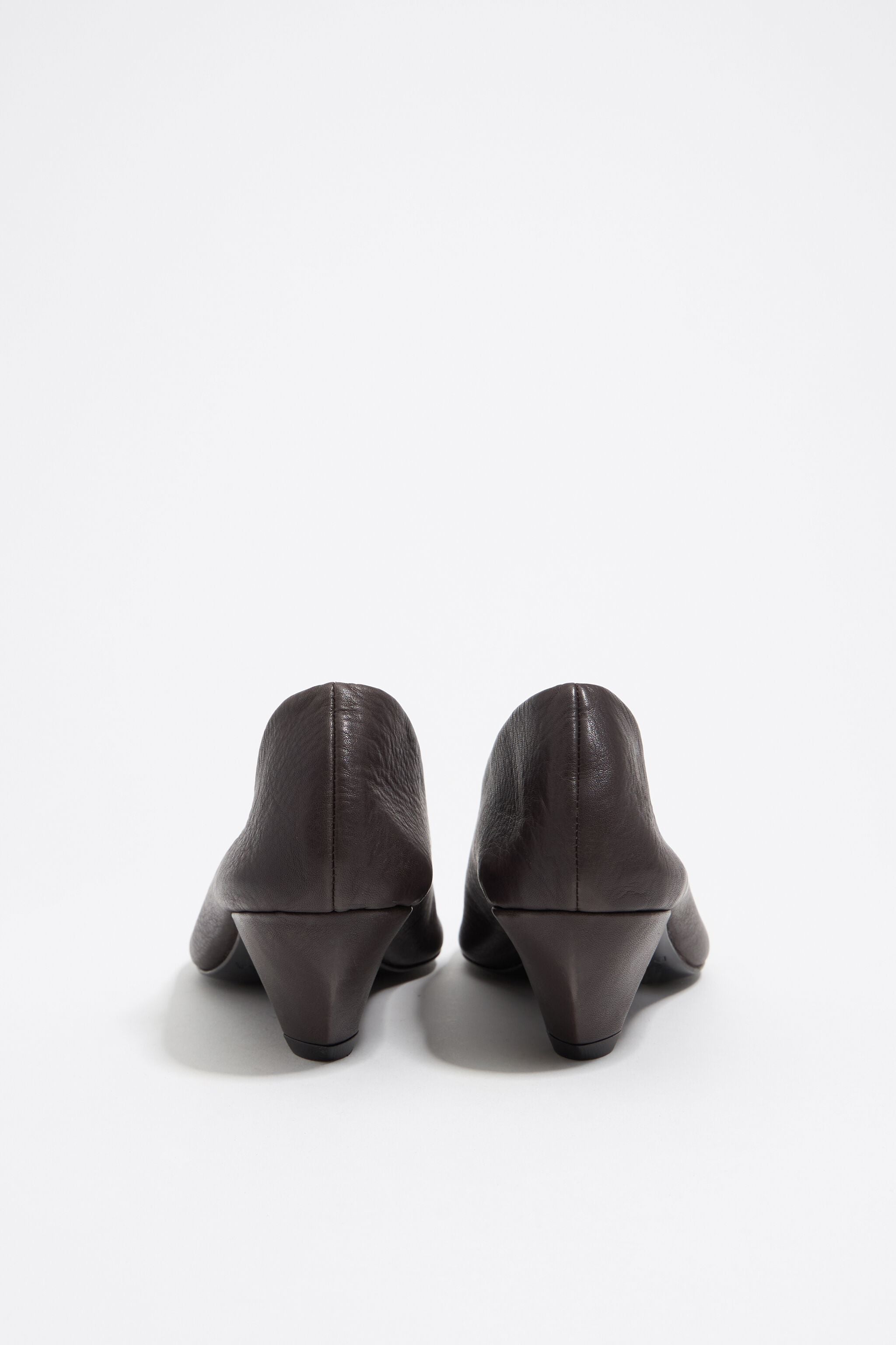 Chocolate leather medium heel court shoe
